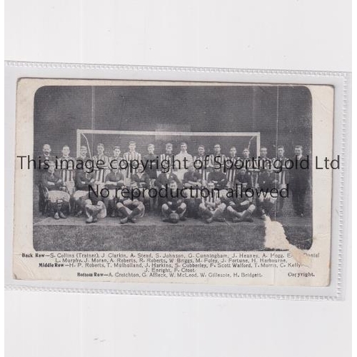 716 - LEEDS CITY 1914/15      B & W team group postcard slightly damage.     Fair