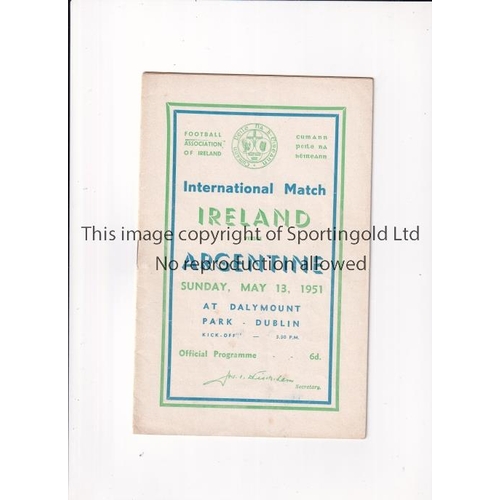 471 - REPUBLIC OF IRELAND V ARGENTINA 1951     Programme for the match in Dublin 13/5/1951, team change.  ... 