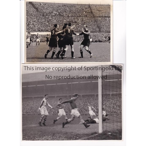 1581 - FOOTBALL PHOTOS        Seventeen B/W photos of various sizes including 10 original Press photos with... 