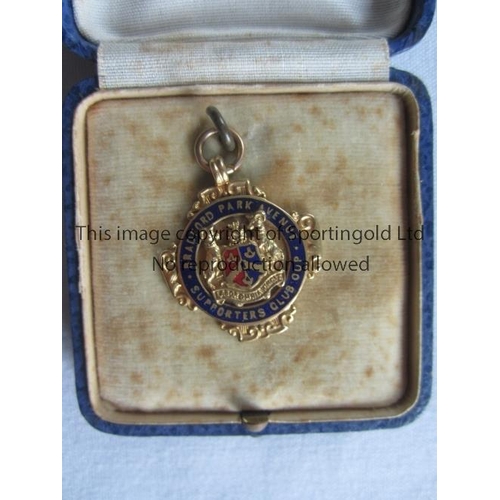 237 - BRADFORD PARK AVENUE       Boxed Supporters' Club Cup Medal, hallmarked carat gold for 1933 made by ... 