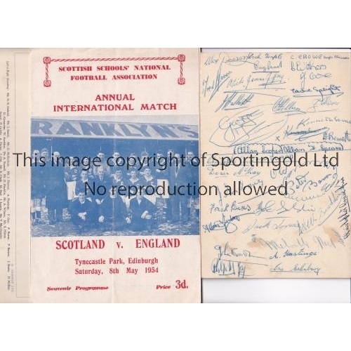 30 - SCOTLAND SCHOOLBOYS V ENGLAND SCHOOLBOYS 1954 AT HEARTS F.C. / AUTOGRAPHS       Programme for the ma... 