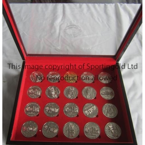 605 - MANCHESTER UNITED / BUSBY BABES / SPECIAL EDITION COINS 2006/7          Glass top display case inclu... 