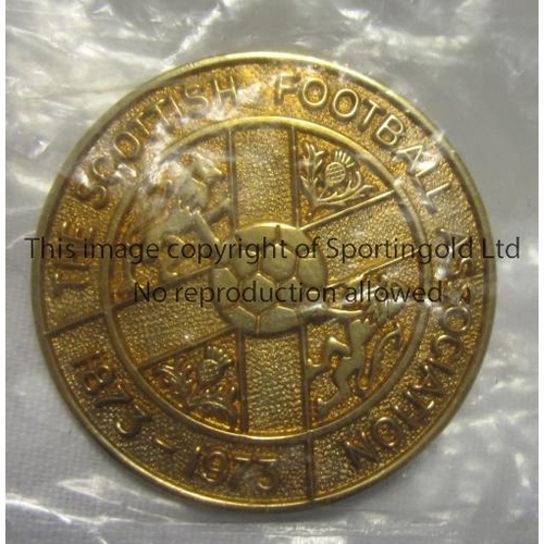 1475 - SCOTTISH F.A.      A metal Centenary 1873 - 1973 badge.     Good