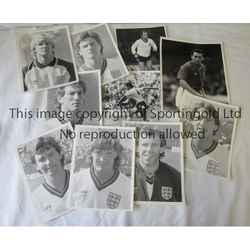 149 - PRESS PHOTOS / ENGLAND    Eleven B/W photos with stamps on the reverse, seven 8.5