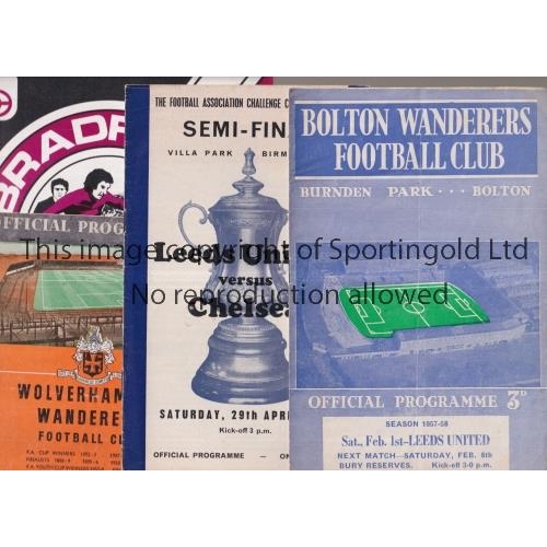 195 - LEEDS UNITED       Thirty away programmes including includes Luton 29/1/59, Wolves 14/11/59, WHU 28/... 