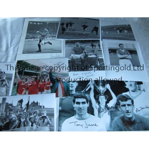 242 - MANCHESTER UNITED AUTOGRAPHS      Eight signed photos: A 10