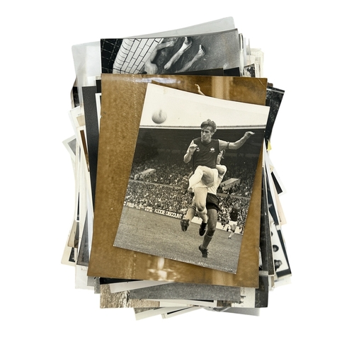 X275 MIXED FOOTBALL PHOTOGRAPHS/ PRESS PHOTOS/PORTRAITS, MAINLY BLACK AND WHITE, MIXED SIZES. 1960S ONWARDS.
