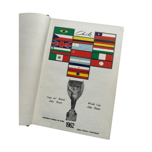 26 - 1962 CHILE WORLD CUP QUIEN ES QUIEN DEPORTIVO MUNDIAL BOOK, WHOS WHO WORLD FOOTBALL. DAMAGE TO SPINE... 