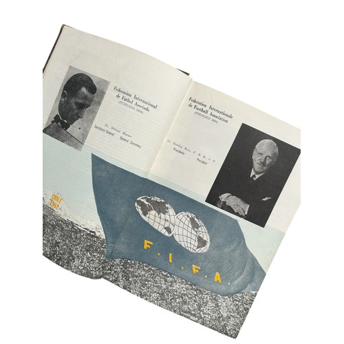 26 - 1962 CHILE WORLD CUP QUIEN ES QUIEN DEPORTIVO MUNDIAL BOOK, WHOS WHO WORLD FOOTBALL. DAMAGE TO SPINE... 