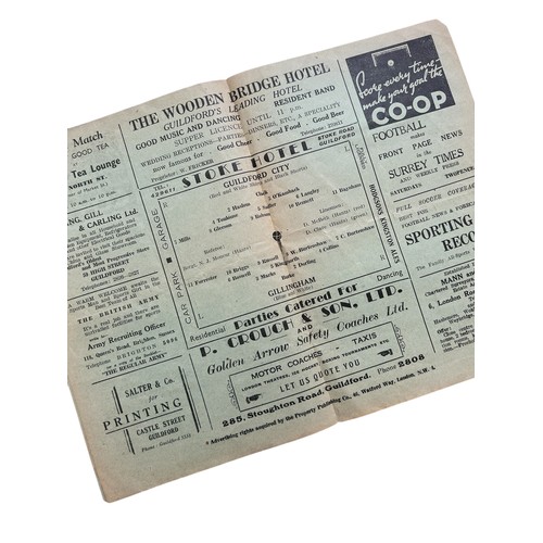 58 - GUILDFORD CITY VERSUS GILLINGHAM 1949/50 FOOTBALL PROGRAMME, 12/11/1949, FA CUP QUALIFIER. TEAR TO F... 