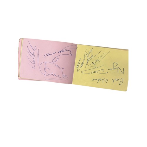 697 - LEEDS UNITED AUTOGRAPH BOOK, MULTI-SIGNED, DON REVIE/ CHERRY/ MADELEY/ GRAY X2/ CHARLTON/ COOPER/ HU... 