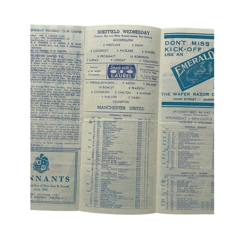 145 - MANCHESTER UNITED AWAY VERSUS SHEFFIELD WEDNESDAY 1945/46 FOOTBALL PROGRAMME, 27/04/1946, GATEFOLD I... 