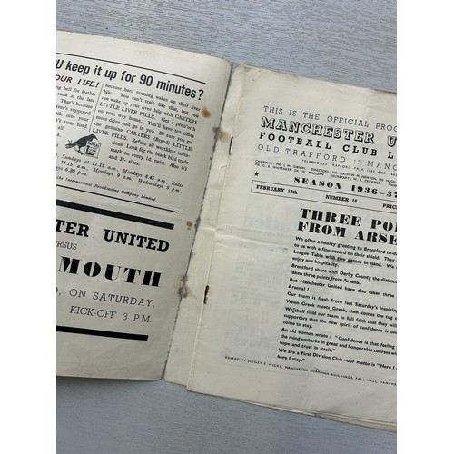151 - MANCHESTER UNITED VERSUS BRENTFORD 1936/37 FOOTBALL PROGRAMME, 13/02/1937. STAPLES LOOSE FROM COVER,... 