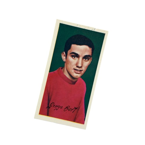 799 - 1964 GEORGE BEST BARRATT & CO FAMOUS FOOTBALLERS TRADE CARD, ROOKIE, MANCHESTER UNITED, #29, CORNER/... 