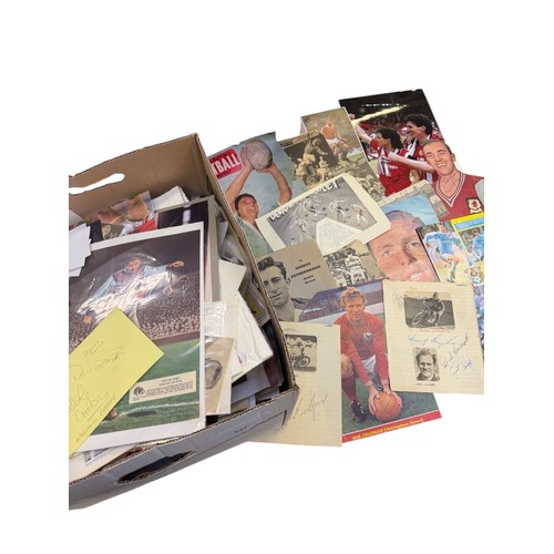 133 - COLLECTION OF MIXED FOOTBALL AUTOGRAPHS, CUTTINGS/ SHEETS/ SUPPLEMENTS/ CARDS/ ETC, MANY HUNDREDS OF... 