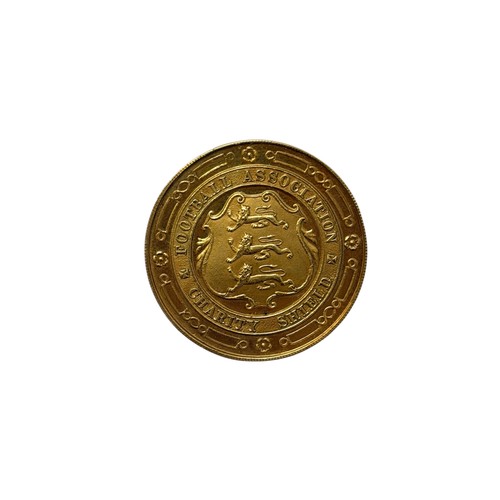 104 - 1930 FA CHARITY SHIELD ARSENAL GOLD WINNERS MEDAL, 15ct GOLD, INSCRIBED 'ARSENAL F.C. WINNERS J.LAMB... 