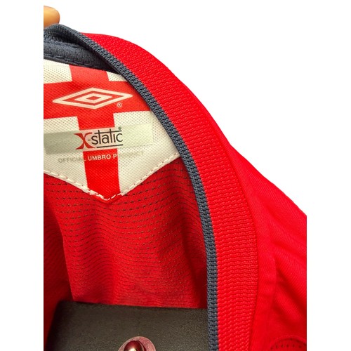 59 - STEVEN GERRARD 2005 ENGLAND V HOLLAND MATCH ISSUED FOOTBALL SHIRT, SHORT SLEEVED RED AWAY SHIRT, NO ... 