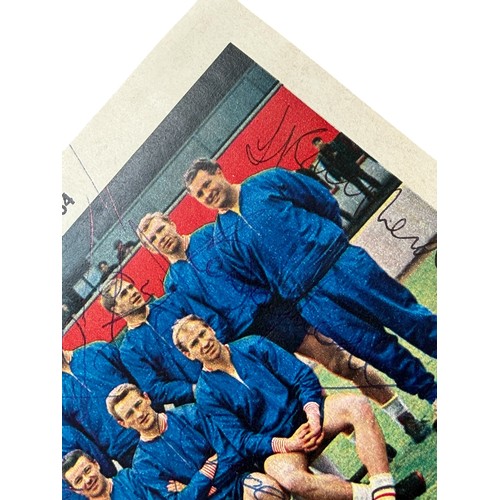 53 - 1966 ENGLAND WORLD CUP WINNERS AUTOGRAPHS, VARIOUS TO INCLUDE BOBBY MOORE, CHARLTON, GREAVES, WILSON... 