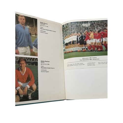 56 - 1966 WORLD CUP ARAL FUSSBALL-ALBUM, COMPLETE WITH ALL CARDS TO INNER INCLUDING A YOUNG BECKENBAUER, ... 