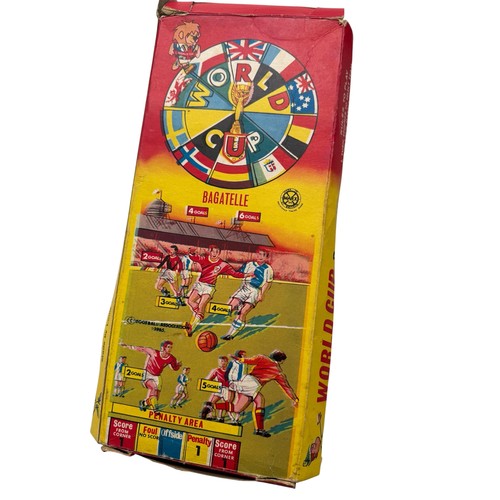 13 - 1966 WORLD CUP 'BAGATELLE' GAME, ORIGINAL ITEM BY MARX, ITEM IS FULLY INTACT, WITH ORIGINAL WORLD CU... 