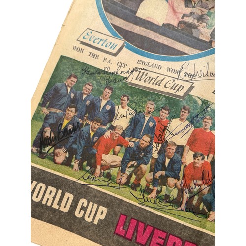 3 - 1966 WORLD CUP WINNERS AUTOGRAPHED NEWSPAPER, LIVERPOOL ECHO DATED 31/12/1966, A STUNNING EXAMPLE WI... 