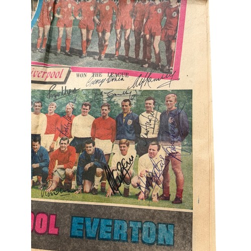 3 - 1966 WORLD CUP WINNERS AUTOGRAPHED NEWSPAPER, LIVERPOOL ECHO DATED 31/12/1966, A STUNNING EXAMPLE WI... 