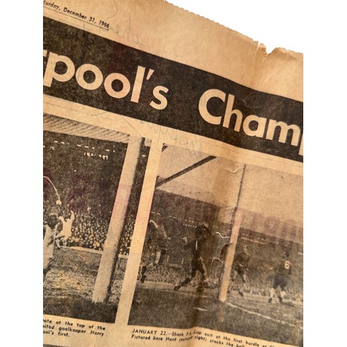 3 - 1966 WORLD CUP WINNERS AUTOGRAPHED NEWSPAPER, LIVERPOOL ECHO DATED 31/12/1966, A STUNNING EXAMPLE WI... 