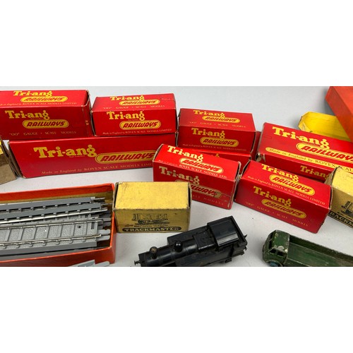 154 - TRIANG RAILWAYS, a collection of boxed and loose track along with several coaches, some by Graham Fa... 