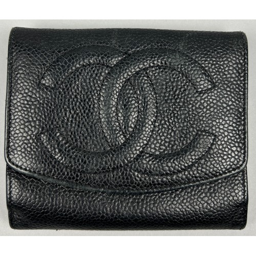 122 - A CHANEL BLACK 'CAVIAR' LEATHER BI-FOLD PURSE WALLET, stamped within 'Made in Italy' and 'Chanel'.

... 