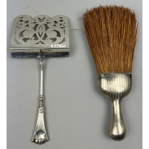 160 - A SILVER CAKE SERVER ALONG WITH A SILVER MOUNTED BRUSH

Total approximate weight: 245gms