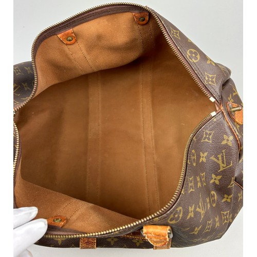 129 - A LOUIS VUITTON HOLDALL BAG

50cm x 30cm x 23cm