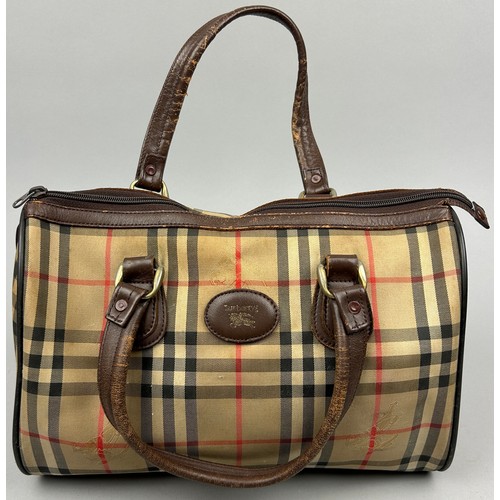 136 - A BURBERRY HANDBAG

32cm x 21cm x 18cm