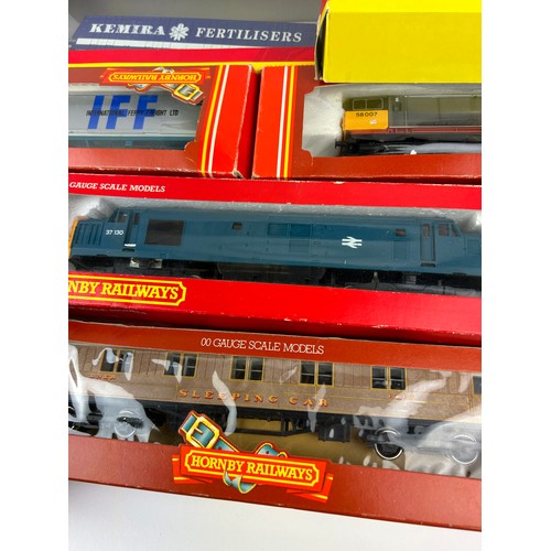 218 - A COLLECTION OF HORNBY MODEL RAILWAY MODELS, to include 00 gauge scale models, and more (21)

**Plea... 