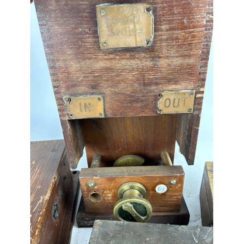 205 - RAILWAYANA: RAILWAY EQUIPMENT, and a cased WW2 era bombsight (4)

**Please note this lot will be ava... 