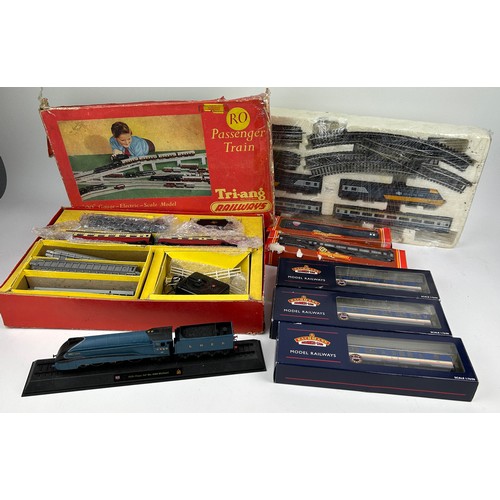 217 - A COLLECTION OF BOXED RAILWAY MODELS TO INCLUDE BACHMANN, HORNBY AND TRIANG (8)

**Please note this ... 