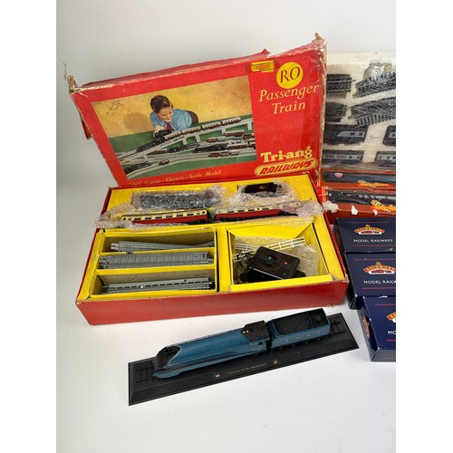 217 - A COLLECTION OF BOXED RAILWAY MODELS TO INCLUDE BACHMANN, HORNBY AND TRIANG (8)

**Please note this ... 