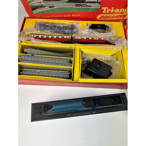 217 - A COLLECTION OF BOXED RAILWAY MODELS TO INCLUDE BACHMANN, HORNBY AND TRIANG (8)

**Please note this ... 