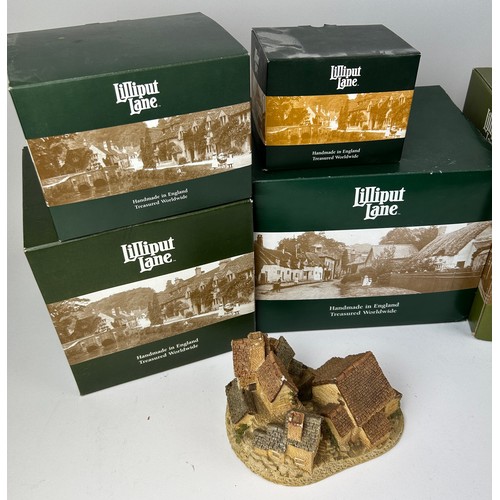 236 - LILLIPUT LANE: FIVE BOXES AND ONE LOOSE MODEL, made in England (6)

**Please note this lot will be a... 