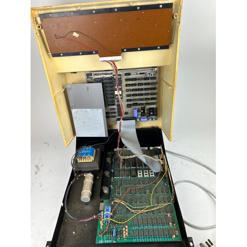 214 - A COMMODORE PET COMPUTER MODEL 4032, with plug. 

Untested, for parts.

**Please note this lot will ... 