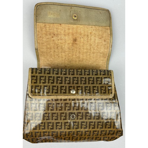 8 - A VINTAGE FENDI 'TOFFEE WRAPPER' CLUTCH SATCHEL BAG, no strap.

25cm x 23cm

Overall good condition,... 