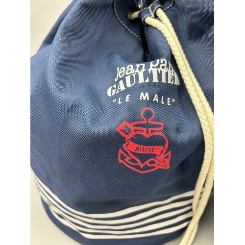 41 - A JEAN PAUL GAULTIER JEANS BUCKET BAG AND RUCKSACK  (2)


Rucksack 45cm x 40cm 

Bucket bag 40cm x 4... 