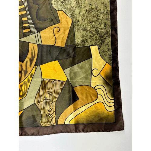 131 - A VINTAGE PABLO PICASSO DESIGN SILK SCARF, cubist design

85cm x 85cm 

Very good condition.