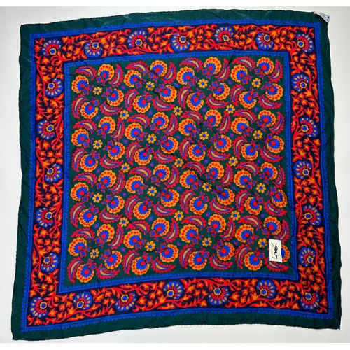 140 - A LARGE YVES SAINT LAURENT 'YSL' SILK SCARF WITH PAISLEY DESIGN,

75cm x 75cm

Good condition.