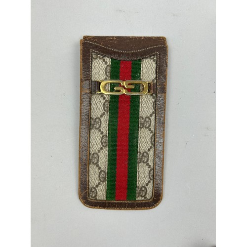 58 - A SELECTION OF VINTAGE GUCCI PURSES AND WALLETS (4)