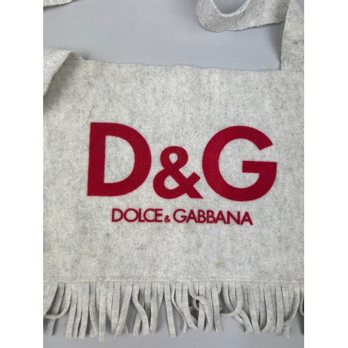 39 - A DOLCE AND GABANNA CHRISTMAS THEMED SIDE BAG

40cm x 30cm 

Very good condition.