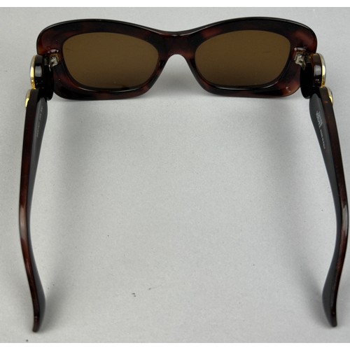 61 - A PAIR OF VERSACE SUNGLASSES IN ORIGINAL CASE WITH TAGS AND CERTIFICATE OF AUTHENTICITY, 

Gold medu... 