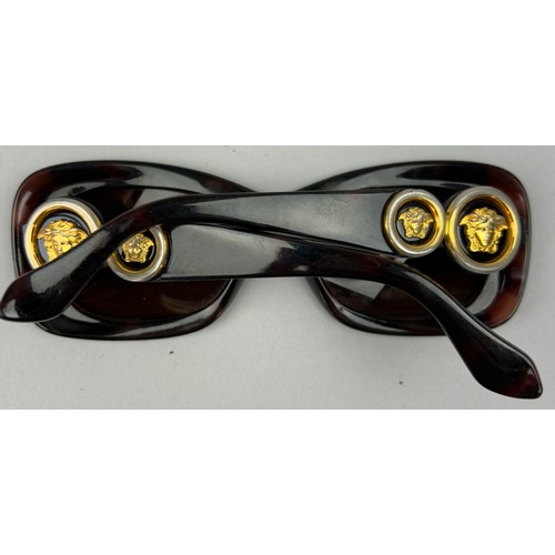 61 - A PAIR OF VERSACE SUNGLASSES IN ORIGINAL CASE WITH TAGS AND CERTIFICATE OF AUTHENTICITY, 

Gold medu... 