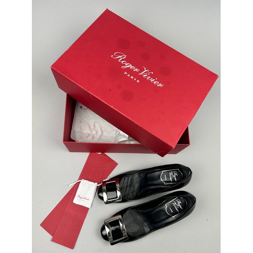 101 - A PAIR OF ROGER VIVIER PARIS HIGH HEELS, in original box with tags

Size 37 1/2