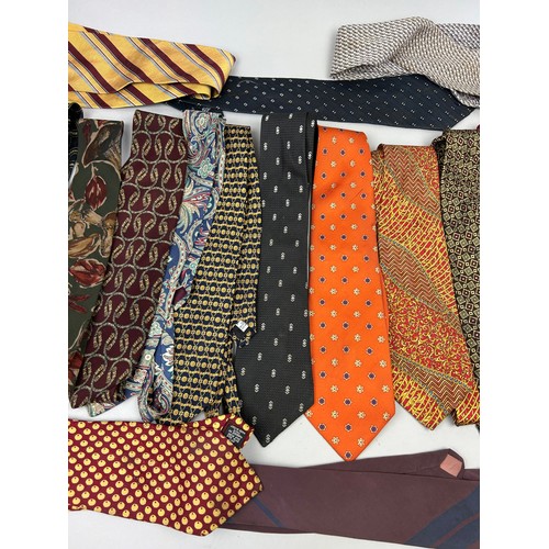 148 - A QUANTITY OF DESIGNER GENTLEMAN'S NECKTIES, in varying conditions (Qty)