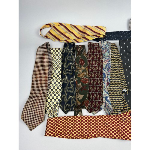 148 - A QUANTITY OF DESIGNER GENTLEMAN'S NECKTIES, in varying conditions (Qty)